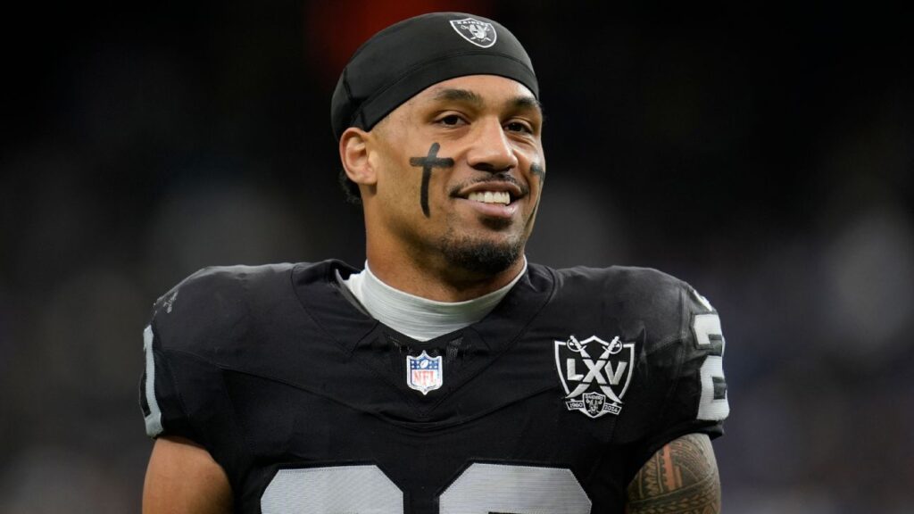 Raiders re-sign safety Pola-Mao after career year