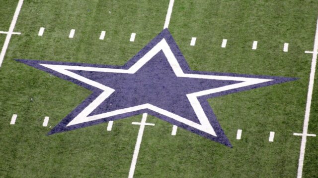 Cowboys agree to deal with veteran OL Charles