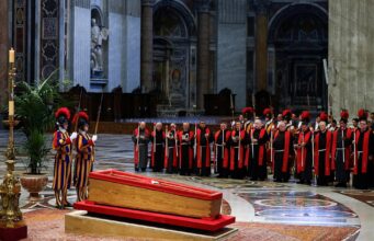 Thousands pay their respects to Pope Francis in St. Peter’s Basilica as public viewing begins
