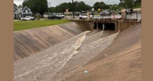 Crews searching for 10-year-old girl swept away by Texas floodwaters