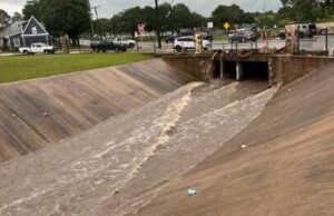 Crews searching for 10-year-old girl swept away by Texas floodwaters
