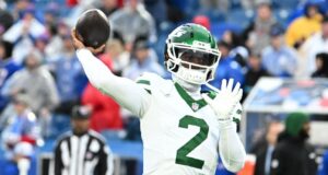 Taylor backs Fields: ‘I’m here to support’ Jets QB Taylor backs Fields: 'I'm here to support' Jets QB