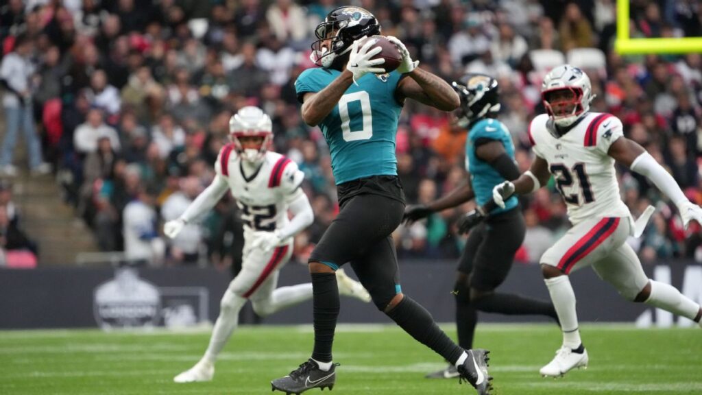 Jags release WR Davis, absorb $20.3M cap hit