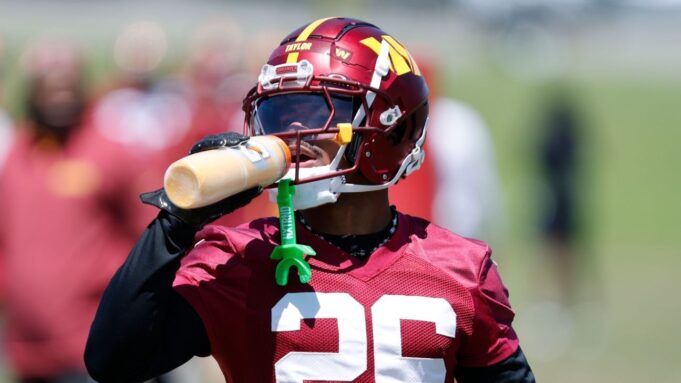 For Taylor, Commanders stint chance to ‘represent’ For Taylor, Commanders stint chance to 'represent'