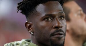 Antonio Brown briefly detained at boxing event Antonio Brown briefly detained at boxing event